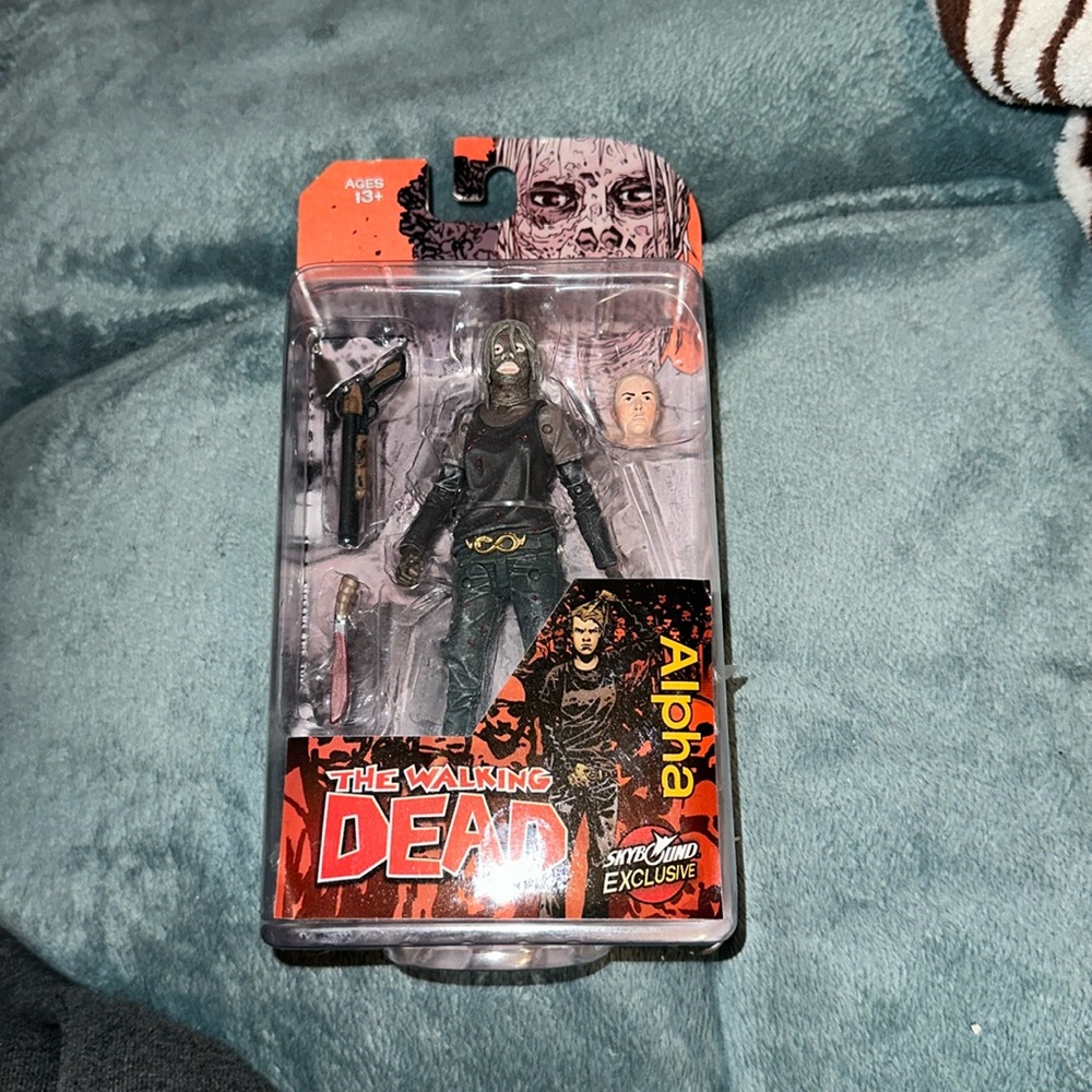 The walking dead skybound exclusive Alpha mcFarlane toys New